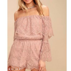 NWT Lulu’s blush lace bell sleeve romper Size SM